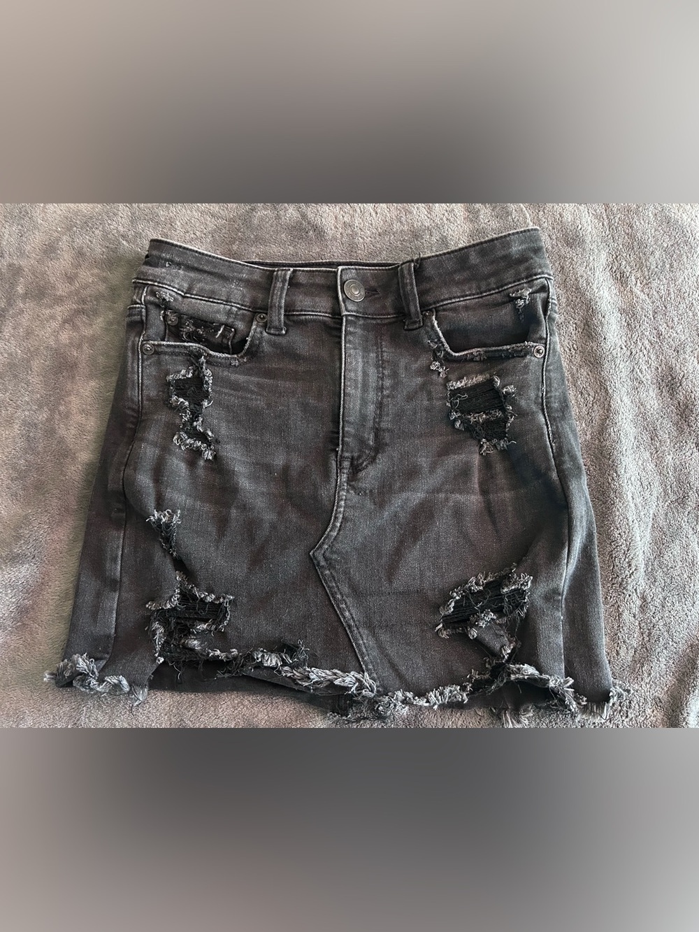 American Eagle Size 2 Black Distressed Denim Mini Skirt Next Level Stretch